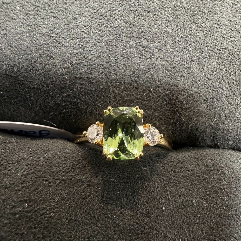 1.17ct Savorite Garnet mint green color in 18K gold size 6